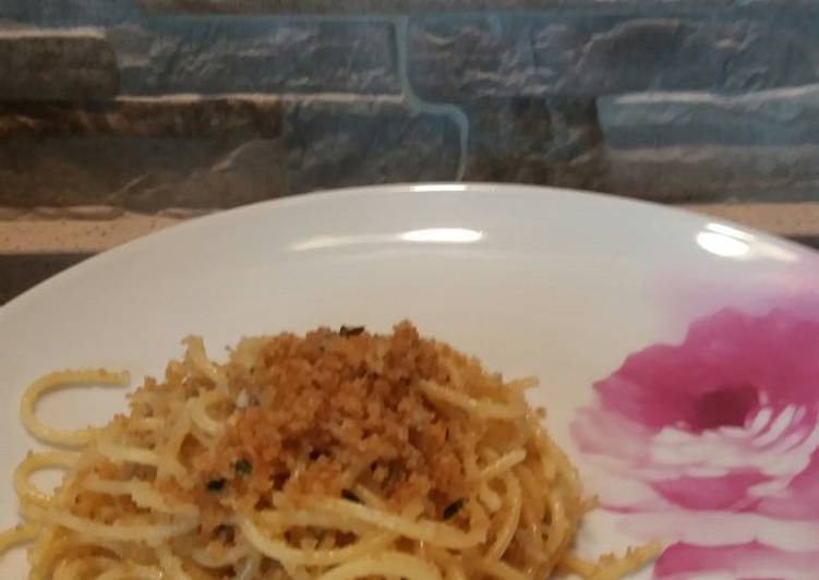 Spaghetti con la mollica e neonata