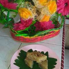 A picture of Kue khas Melayu Deli cetar ala apalah apalah.