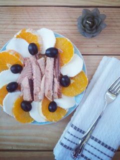 Una foto de Ensalada de naranja y queso fresco
