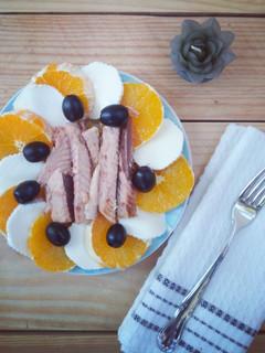 Una foto de Ensalada de naranja y queso fresco