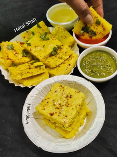 लाइव ढोकला(live dhokla recipe in hindi) रेसिपी मुख्य फोटो