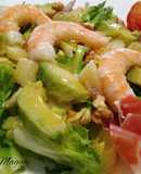 Ensalada de paraguaya, aguacate y langostinos