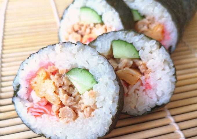 Maki Sushi di 'Soboro' (carne macinata giapponese)