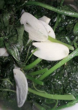Foto resep Tumis Bayam Bawang Putih