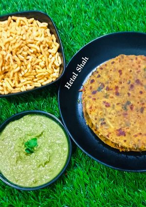 खस्ता मेथी पराठा रेसिपी मुख्य फोटो