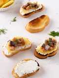 Crostini co la Renga (Crostini con l'Aringa)