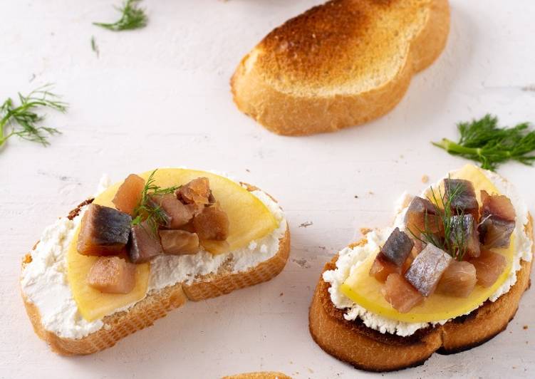 Crostini co la Renga (Crostini con l'Aringa)