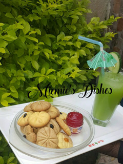 A picture of Custard cookies.