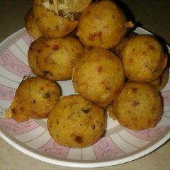 A picture of Potato cheese ball.