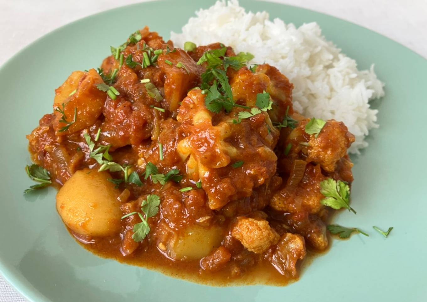 Aloo Gobhi Malasa Curry estilo Dhaba (ढाबा स्टाइल आलू गोभी)