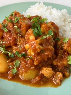 Una foto de Aloo Gobhi Malasa Curry estilo Dhaba (ढाबा स्टाइल आलू गोभी)