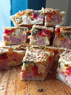 Una foto de Tarta de fiambre napolitana