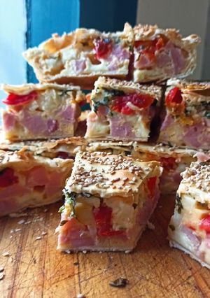 Una foto de Tarta de fiambre napolitana