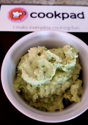 A picture of My Avocado and Ricotta Dip. 😘.