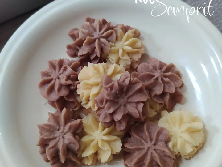 Langkah Gampang Membikin Resep Kue Semprit Dua Warna (Oven Tangkring) yang Sempurna Anti Ribet, Lezat Sekali