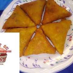 A picture of ʏռɖ xaҡɨ ռaɖɛ samosa.