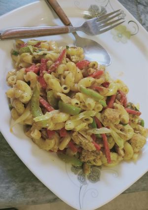 A picture of Tikka macaroni.
