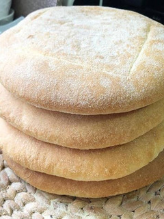 A picture of Egypt's special stuff bread.
