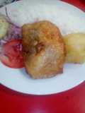 Almuerzo de pollo dorado
