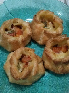 Una foto de Canastitas de caprese