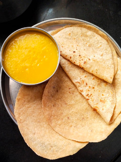 બે પડ વાળી રોટલી (Dubble Padi Rotli Recipe In Gujarati) રેસીપી મુખ્ય ફોટો