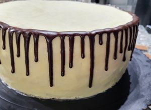 Una foto de Drip cake versión mejorada y sin crema de leche