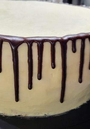 Una foto de Drip cake versión mejorada y sin crema de leche