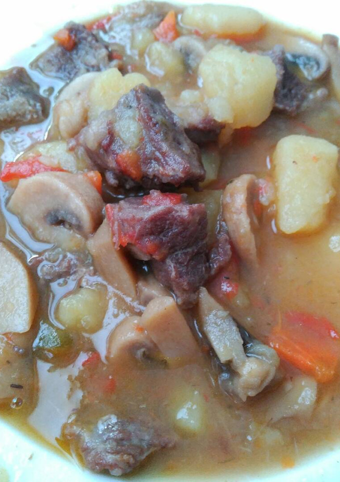 Una foto de Guisado de ternera con patatas en olla express