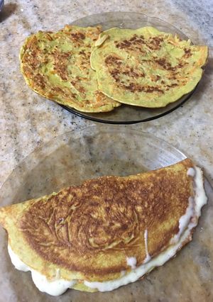 Una foto de Panqueques de harina de arveja con zanahoria y avena