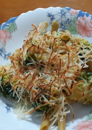 Una foto de Macarrones integrales a la crema con brócoli