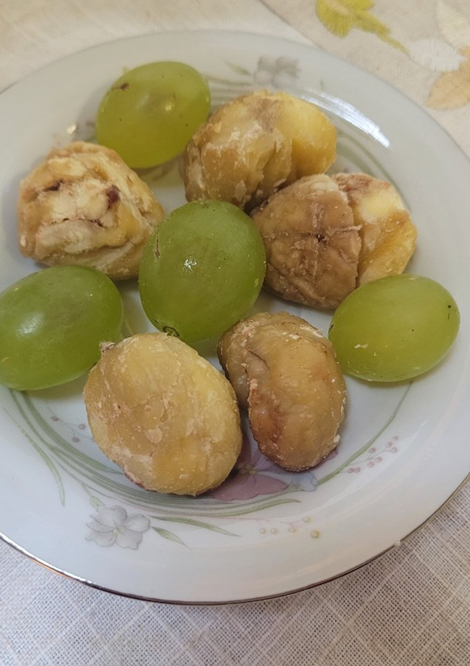 Una foto de Castañas hervidas con uvas
