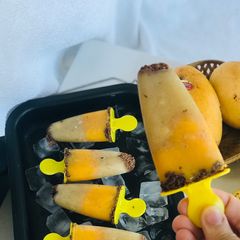 A picture of Banana Mango Popsicles.