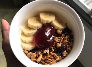 Una foto de Yogurt con muesli