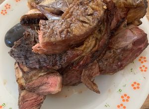 Una foto de Asado a las brasas con ensalada agridulce