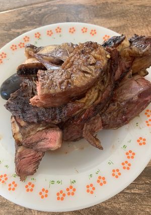 Una foto de Asado a las brasas con ensalada agridulce