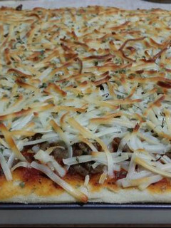 Una foto de Pizza con carne