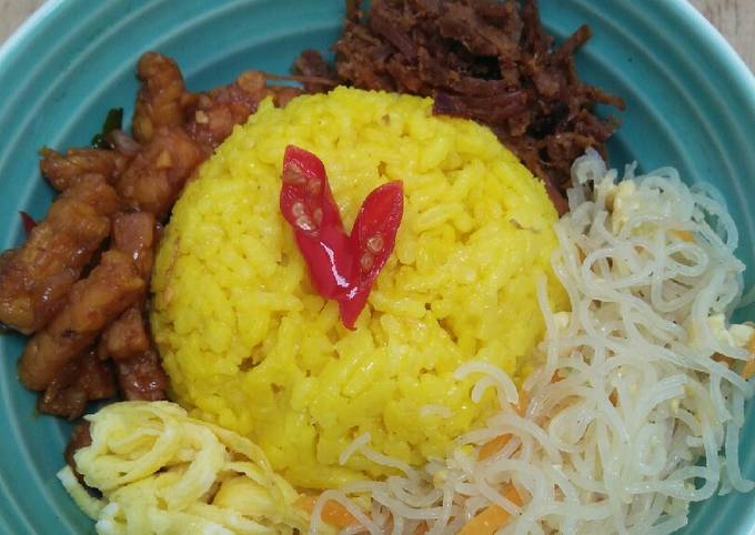 Resep Nasi Kuning Simpel Oleh Suzan Ayu Cookpad 9624