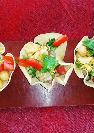 A picture of Bite sized papad kotori chat.