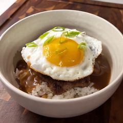 A picture of Hawaiian Loco Moco.