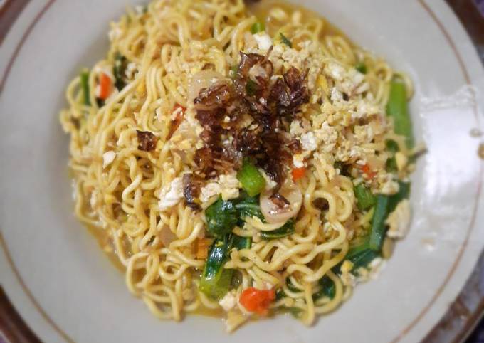 Resep Indomie (mie) nyemek simpel Resep Indomie (mie) nyemek simpel
