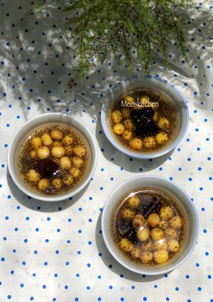 Hình của món Chè hạt sen táo đỏ hạt chia.