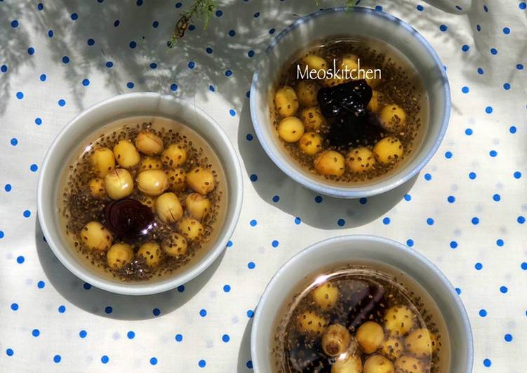 Simple Way to Make Any-night-of-the-week Chè hạt sen táo đỏ hạt chia