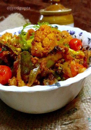फूलगोभी मटर टमाटर सब्जी(Phoolgobhi matar tamatar ki sabzi recipe in Hindi) रेसिपी मुख्य फोटो