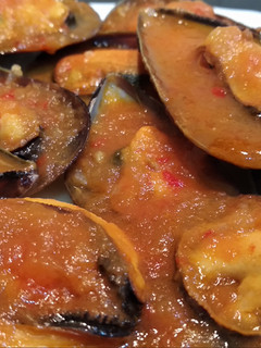 Una foto de Mejillones en salsa de tomate