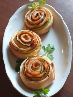 Foto di Rosette sfiziose al salmone