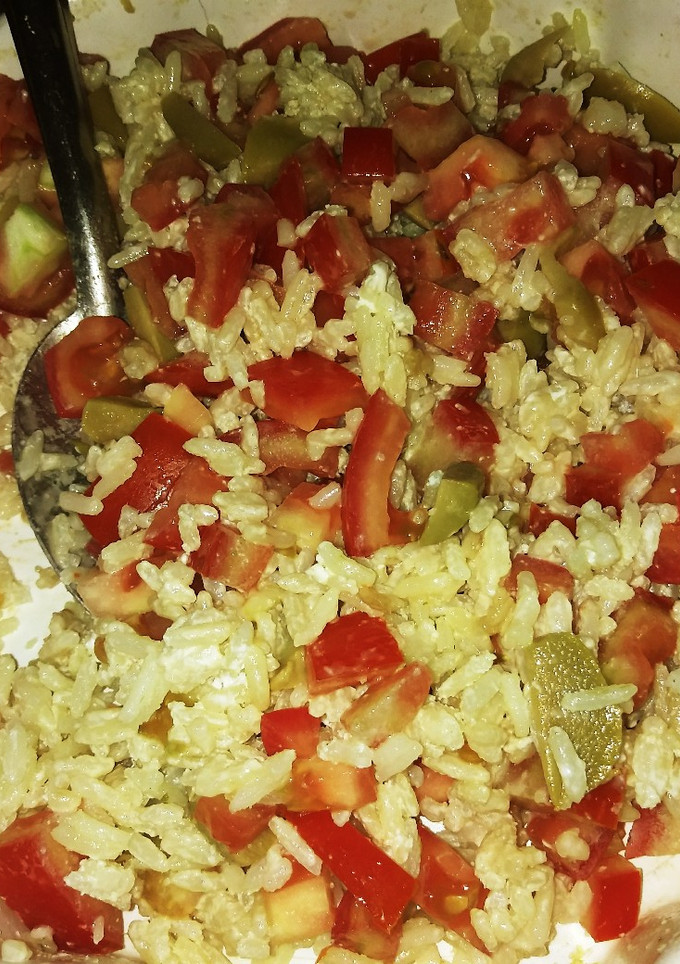 Una foto de Ensalada vegan y fresca 🌹💜😊