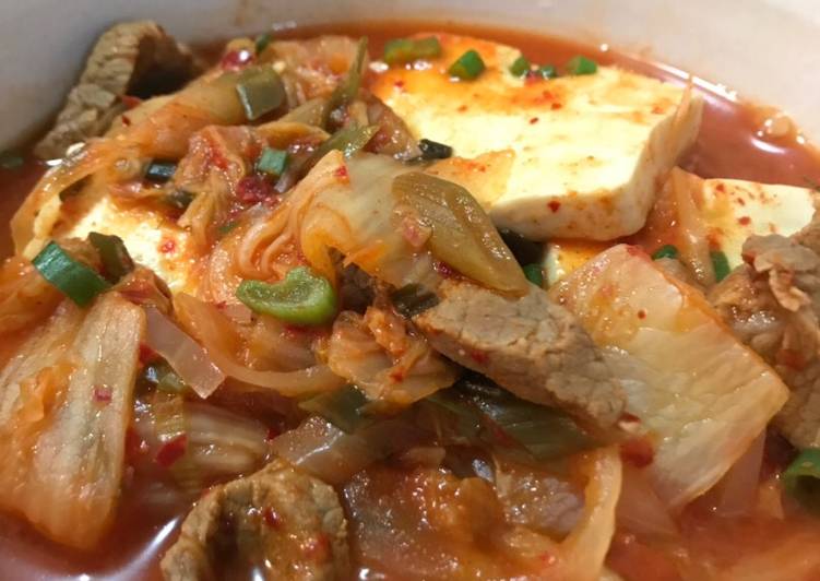 Kimchi Stew (Kimchi - jjigae)