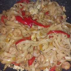 Una foto de Noodles de arroz con gambas