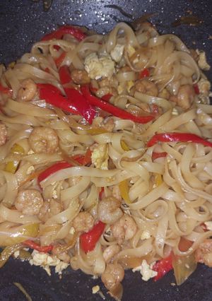 Una foto de Noodles de arroz con gambas