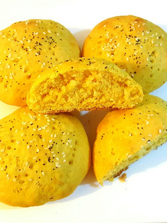 عکسی از دستور نان کدو تنبل (Pumpkin Buns)